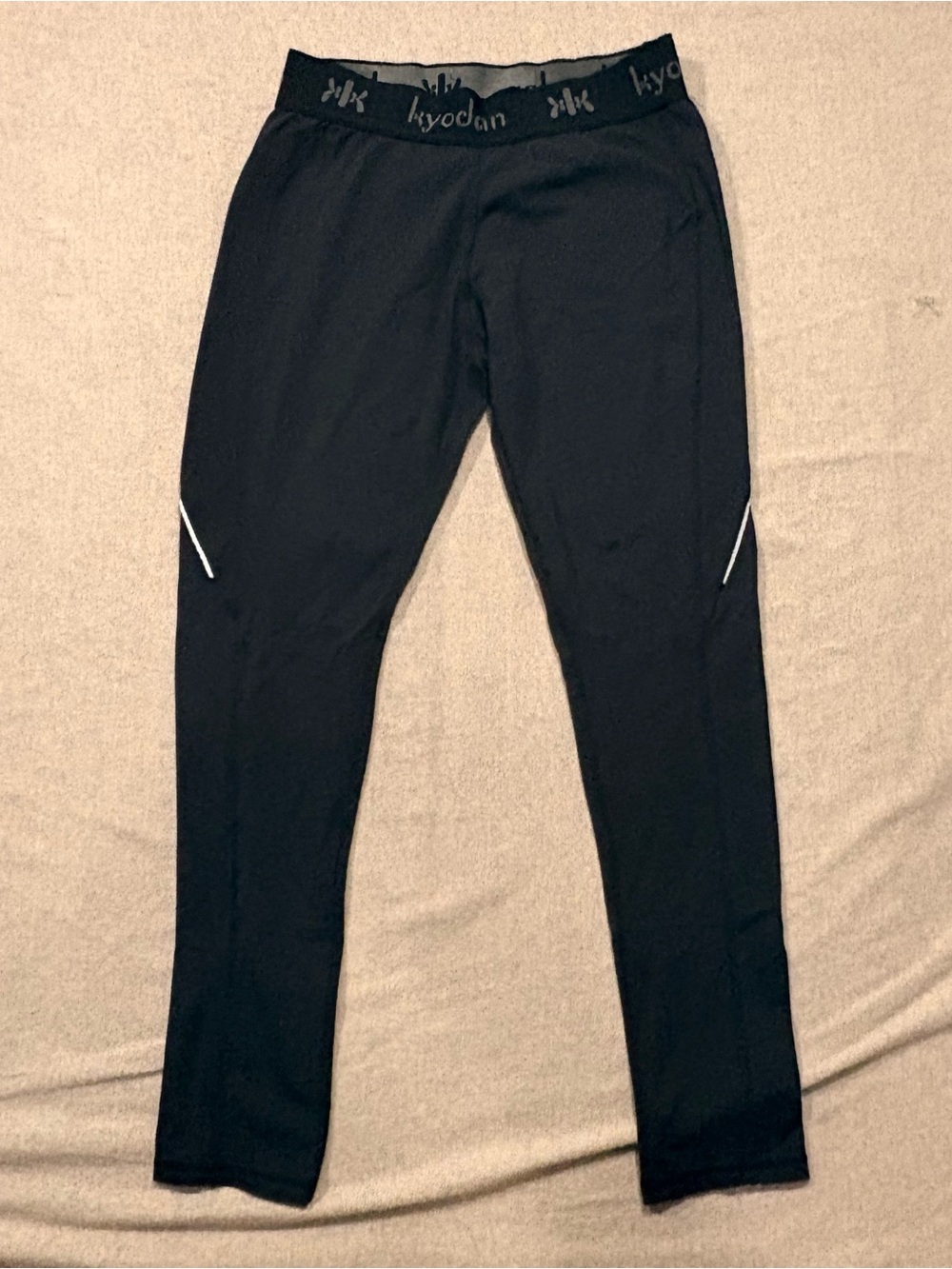 Kyodan Men’s Black Performance Tights.Reflective strip.Zip pocket Size Medium